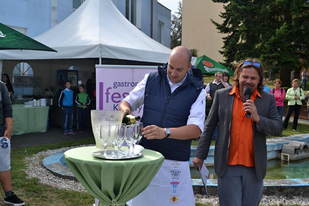 Hotel Rozvoj Klatovy Exteriör bild