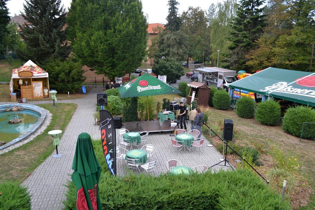 Hotel Rozvoj Klatovy Exteriör bild